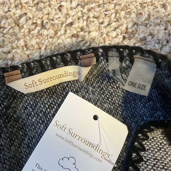 NWT Soft Surroundings Whistler Poncho Cape Black Gray One Size Lagenlook Blanket - Picture 2 of 9